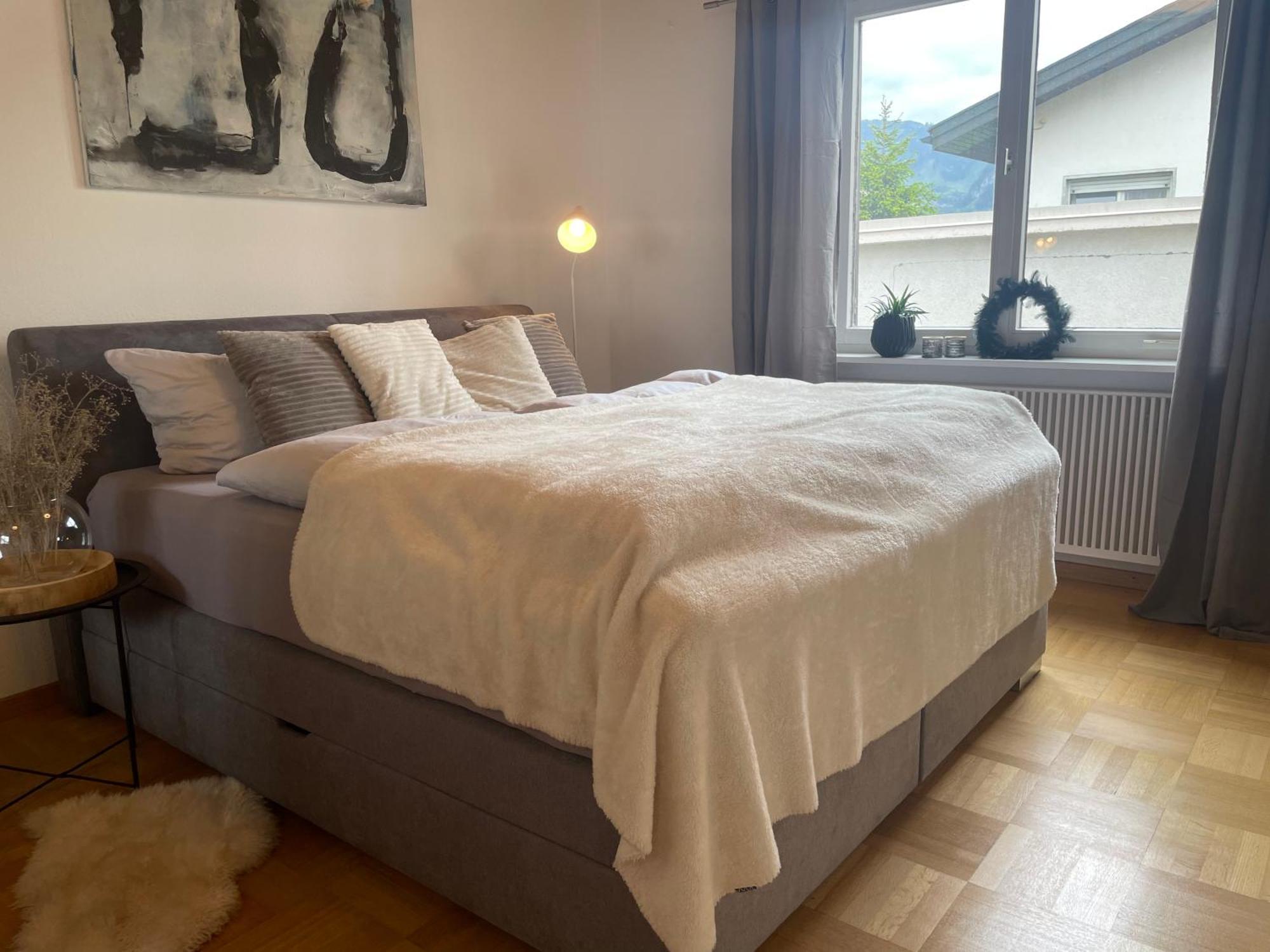 Crown Living Design Apartment - 2 Schlafzimmer - Kueche - Gratis Parkplatz - Abstellraum Fuer Fahrraeder/Ski Mader Exterior foto