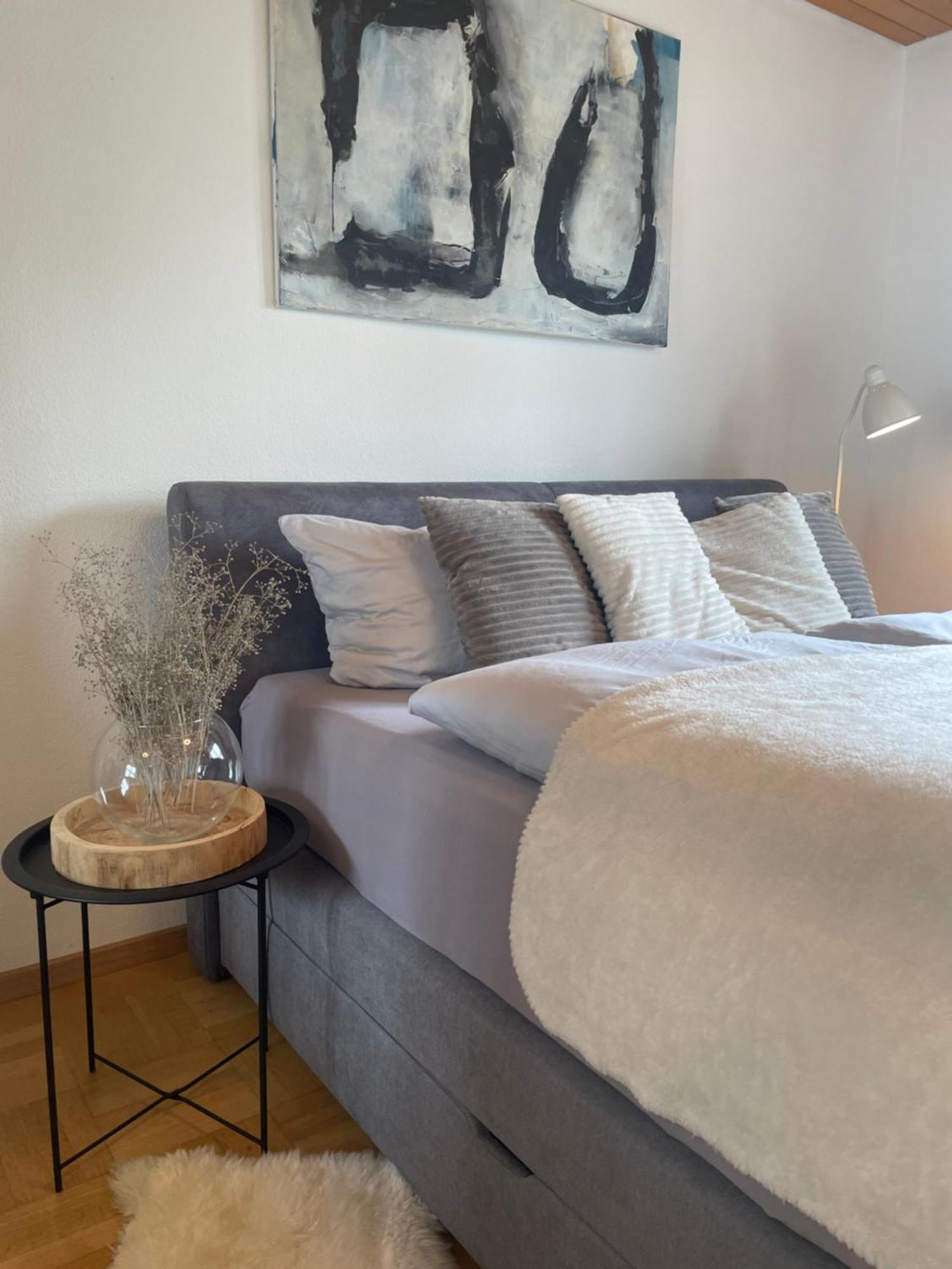Crown Living Design Apartment - 2 Schlafzimmer - Kueche - Gratis Parkplatz - Abstellraum Fuer Fahrraeder/Ski Mader Exterior foto