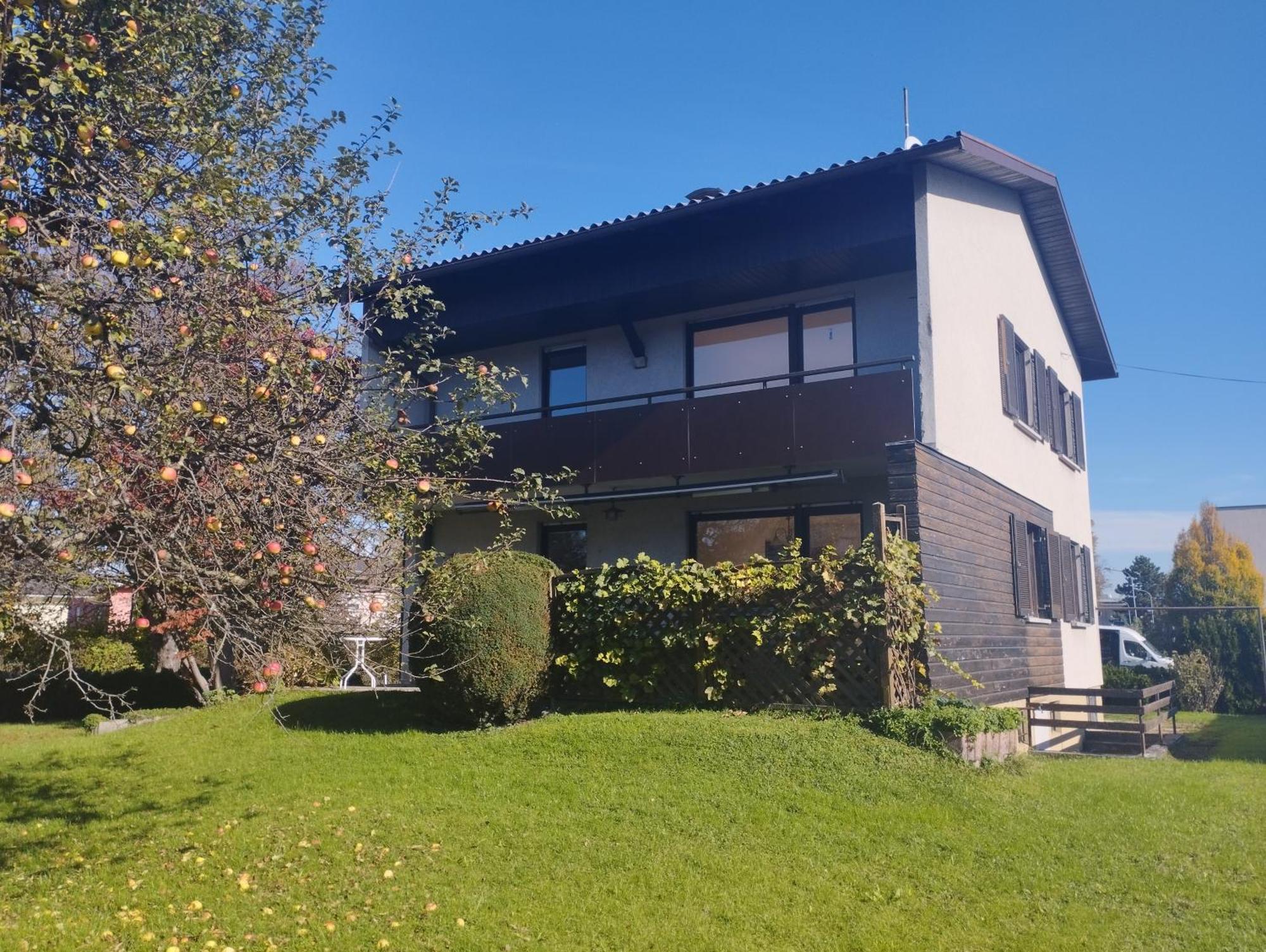 Crown Living Design Apartment - 2 Schlafzimmer - Kueche - Gratis Parkplatz - Abstellraum Fuer Fahrraeder/Ski Mader Exterior foto